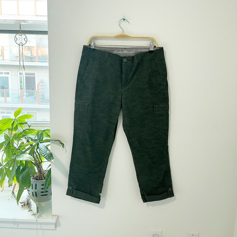 Eddie Bauer Green Camo Cropped Cargo Pants Size 10